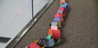Barack Obama Starts Paper Chain to Count down the Days until He Leaves the Oval Office