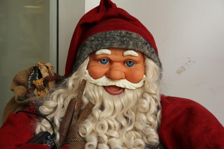 Santa Calls It Quits after Starbucks Cup Outrage